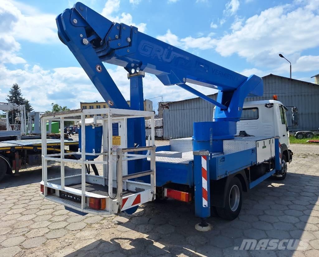 Bison TKA 30 KS Εναέριες πλατφόρμες τοποθετημένες σε φορτηγό