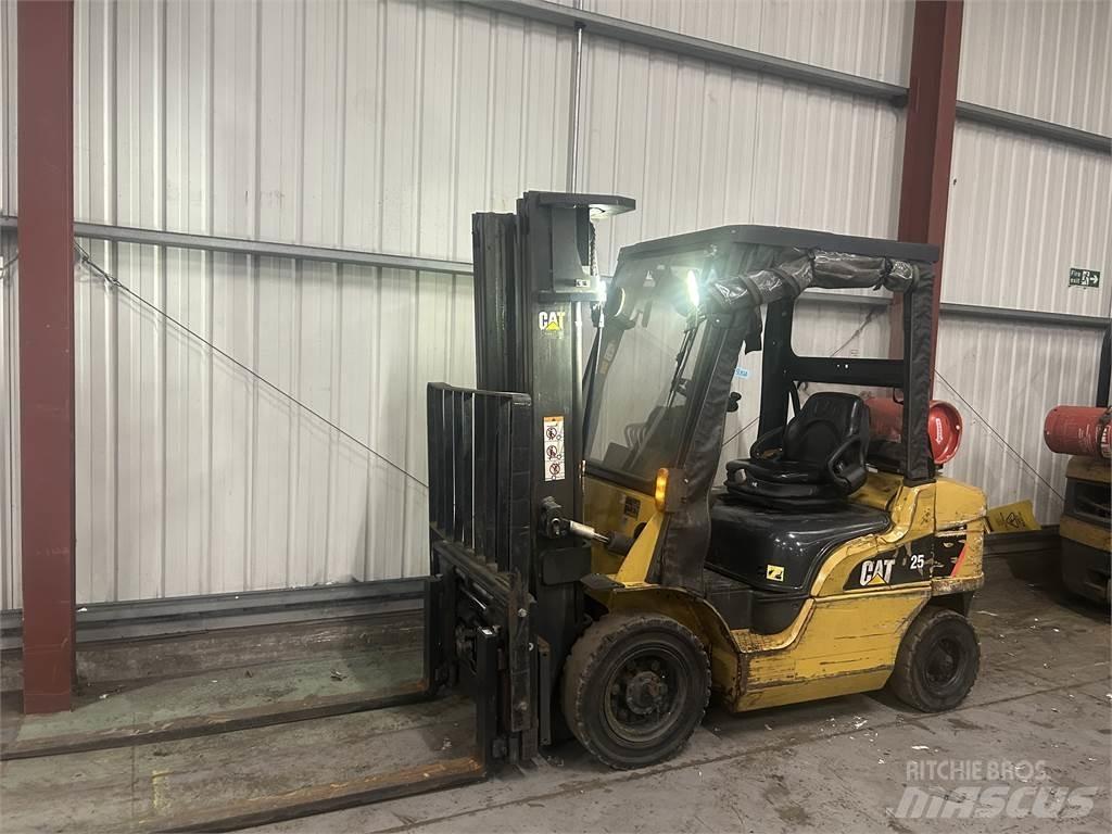 CAT GP25NT Περονοφόρα ανυψωτικά κλαρκ με φυσικό αέριο LPG