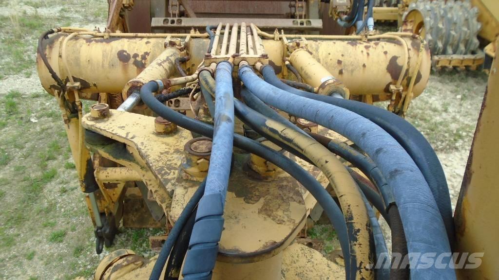 International 412B Αποξέστες δρόμων