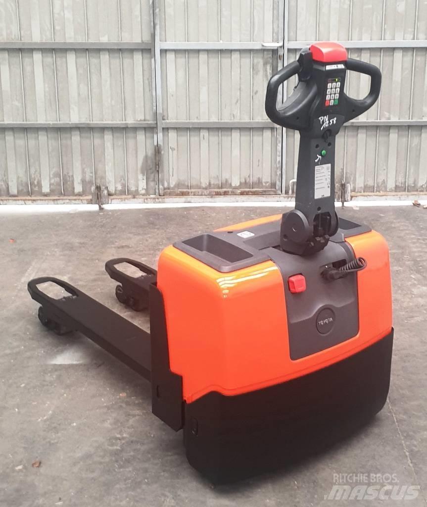 BT LWE 130 Minimover Χειροκίνητο περονοφόρο ανυψωτικό