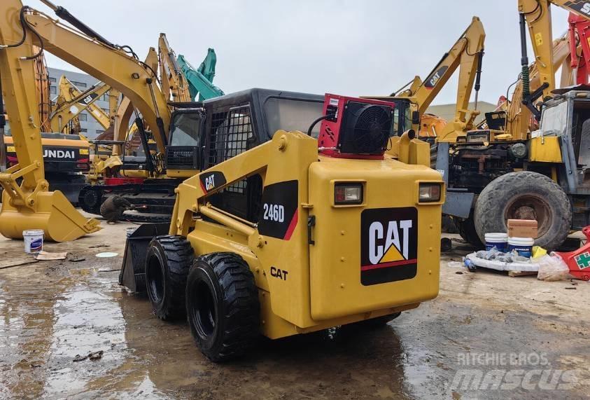 CAT 246D Φορτωτάκια
