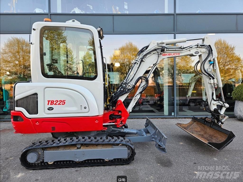 Takeuchi TB 225 Εκσκαφάκι (διαβολάκι) < 7t