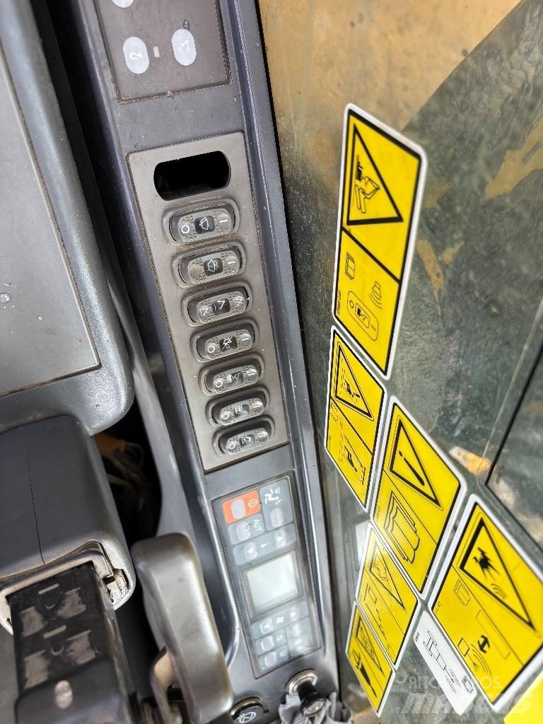 CAT 323 D LN Εκσκαφείς με ερπύστριες