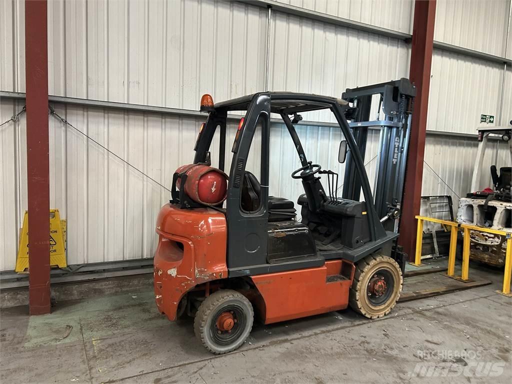 Nissan UD02A20PQ Περονοφόρα ανυψωτικά κλαρκ με φυσικό αέριο LPG