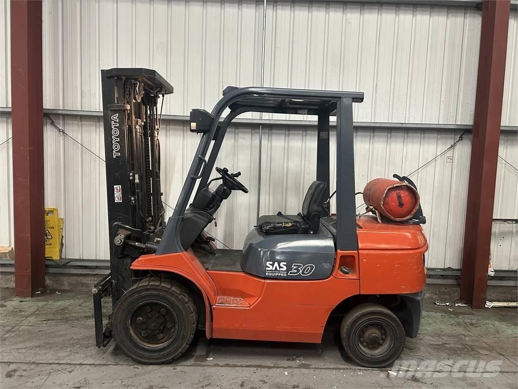 Toyota 7FGF30 Περονοφόρα ανυψωτικά κλαρκ με φυσικό αέριο LPG