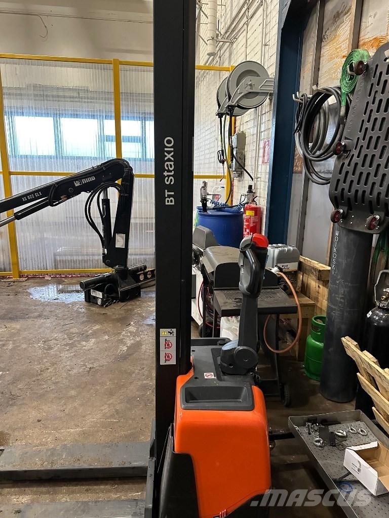 Toyota HWE 100 Παλετοφόρα πεζού χειριστή με ιστό