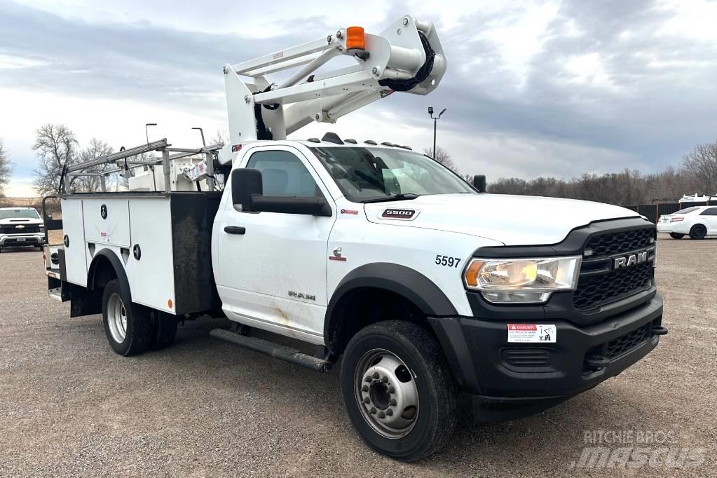 RAM 5500 TRADESMAN Εναέριες πλατφόρμες τοποθετημένες σε φορτηγό