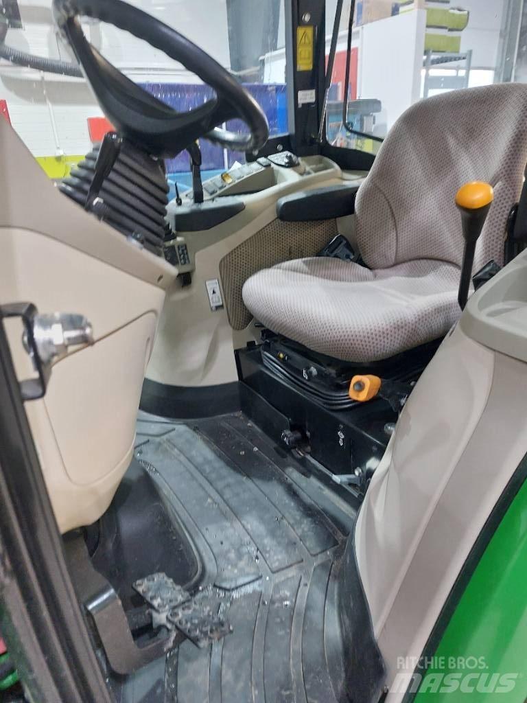 John Deere 3046 R Τρακτέρ