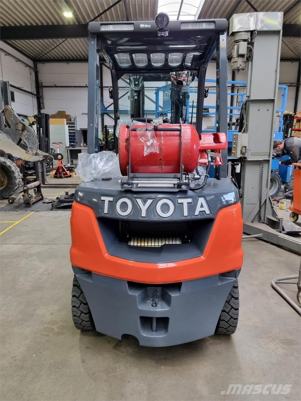 Toyota 02-8FGF25 Περονοφόρα ανυψωτικά κλαρκ με φυσικό αέριο LPG