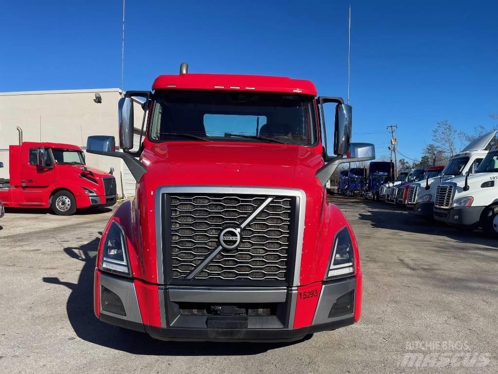 Volvo VNL64T300 Τράκτορες