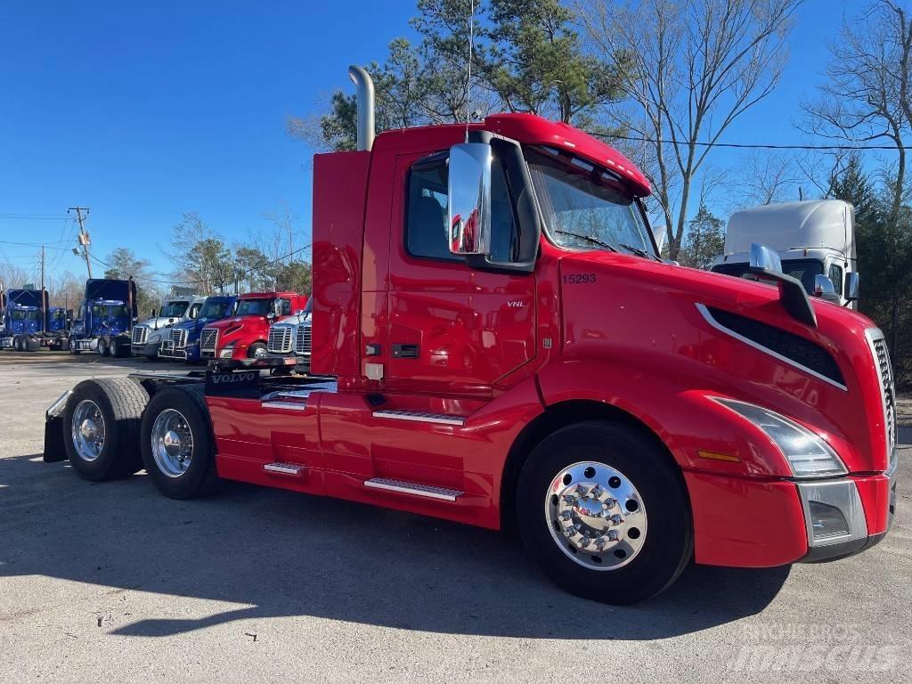 Volvo VNL64T300 Τράκτορες