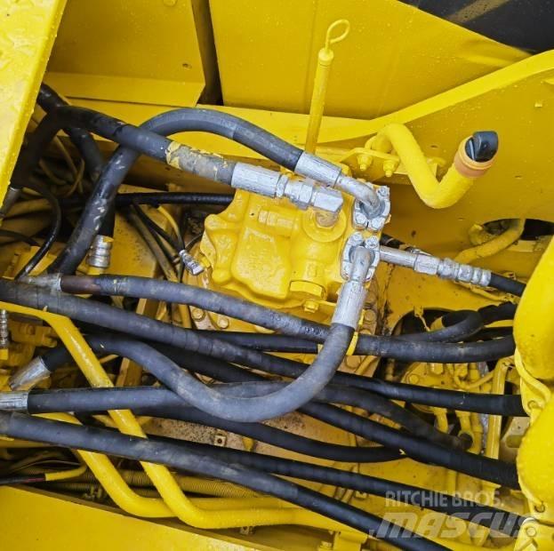 Komatsu PC220-8 Εκσκαφείς με ερπύστριες