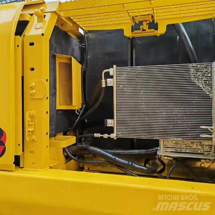 Komatsu PC220-8 Εκσκαφείς με ερπύστριες