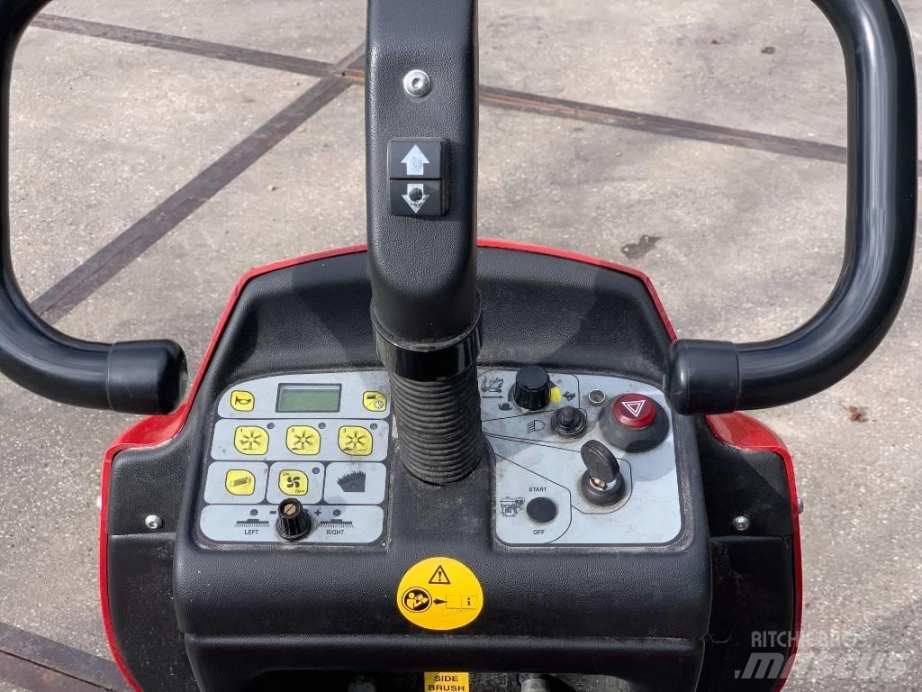  Sweep 1050E Σκούπες