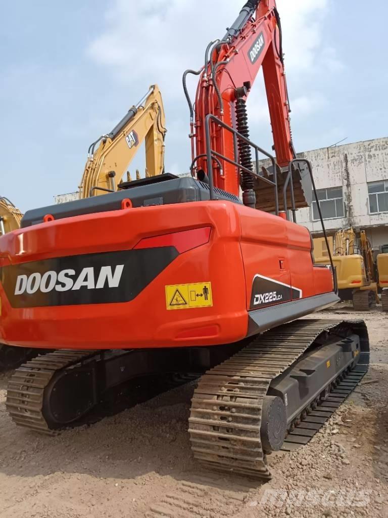 Doosan DX 225 LC Εκσκαφείς με ερπύστριες