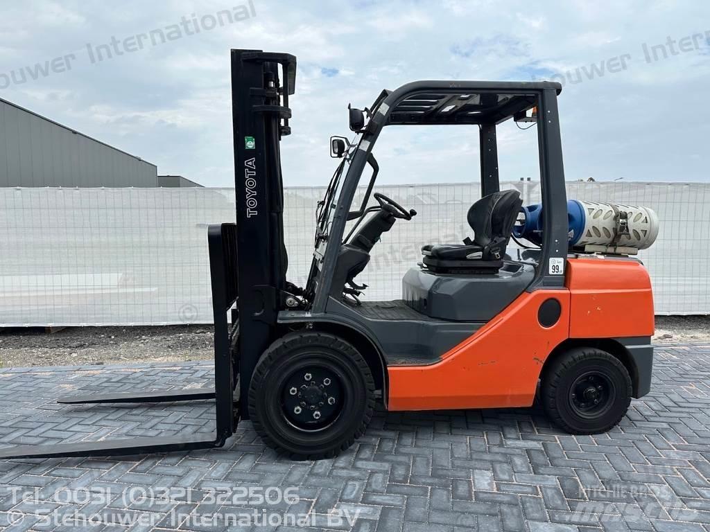 Toyota 02-8FGJF35 Περονοφόρα ανυψωτικά κλαρκ με φυσικό αέριο LPG