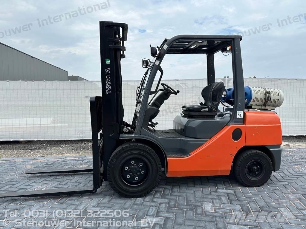 Toyota 02-8FGJF35 Περονοφόρα ανυψωτικά κλαρκ με φυσικό αέριο LPG