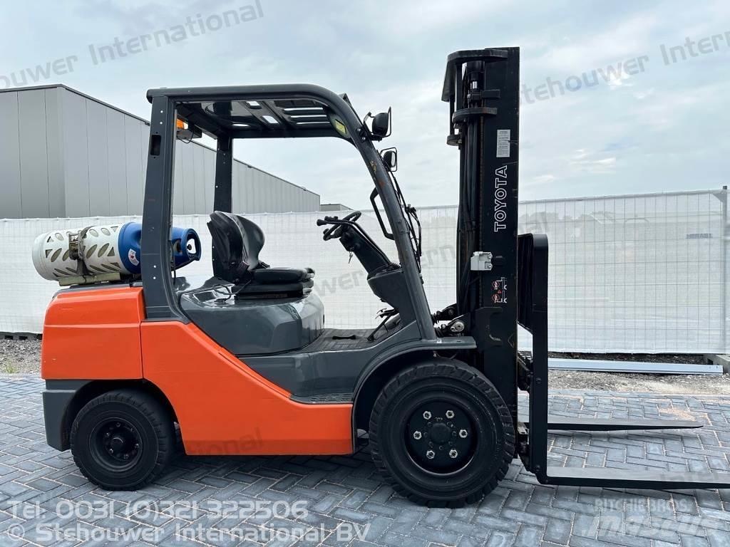 Toyota 02-8FGJF35 Περονοφόρα ανυψωτικά κλαρκ με φυσικό αέριο LPG