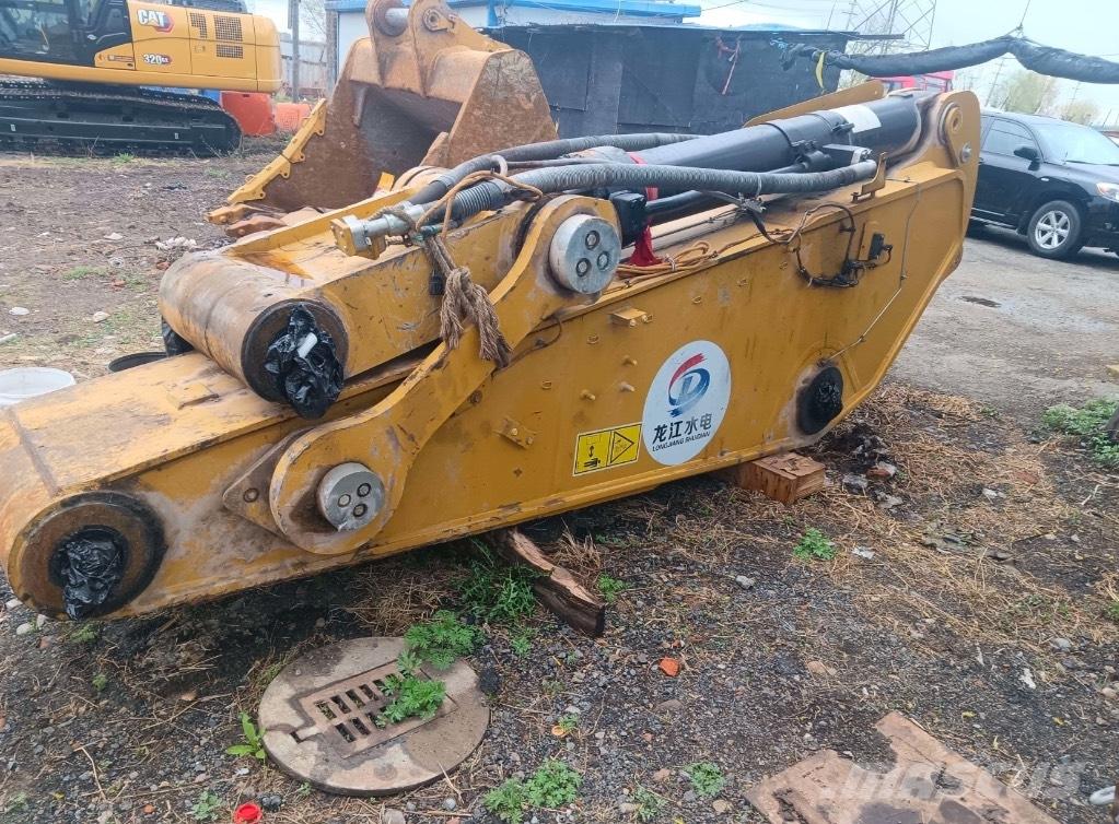 CAT 395 Εκσκαφείς με ερπύστριες