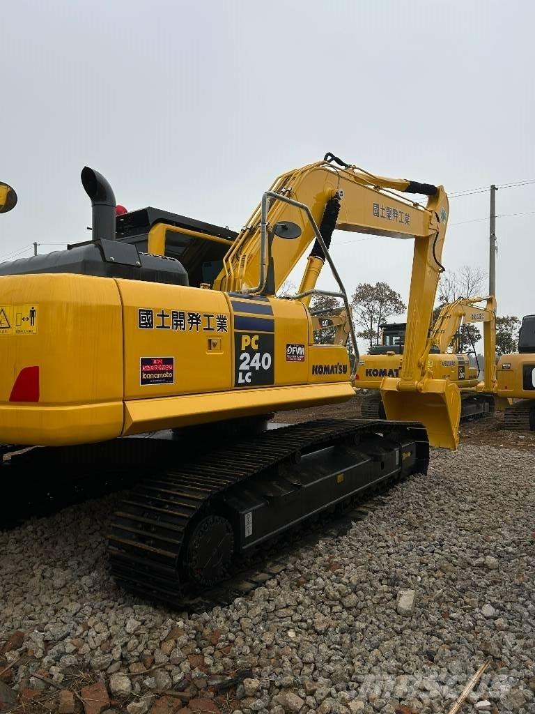 Komatsu 240-8 Εκσκαφείς με ερπύστριες