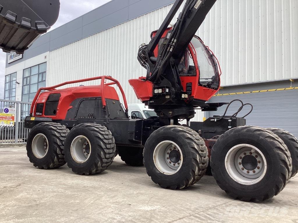 Komatsu 931 XC Θεριζοαλωνιστικές μηχανές