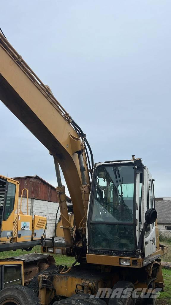 Liebherr A 904 Καμπίνες και εσωτερικό