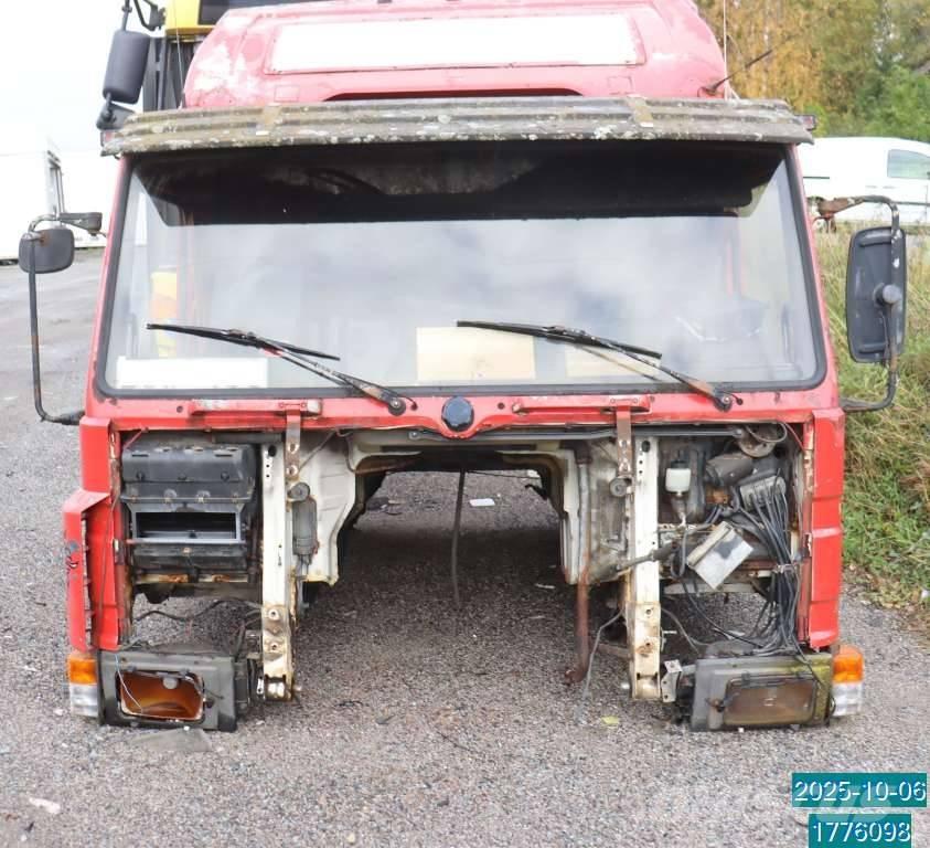 Scania P 82 M Καμπίνες και εσωτερικό