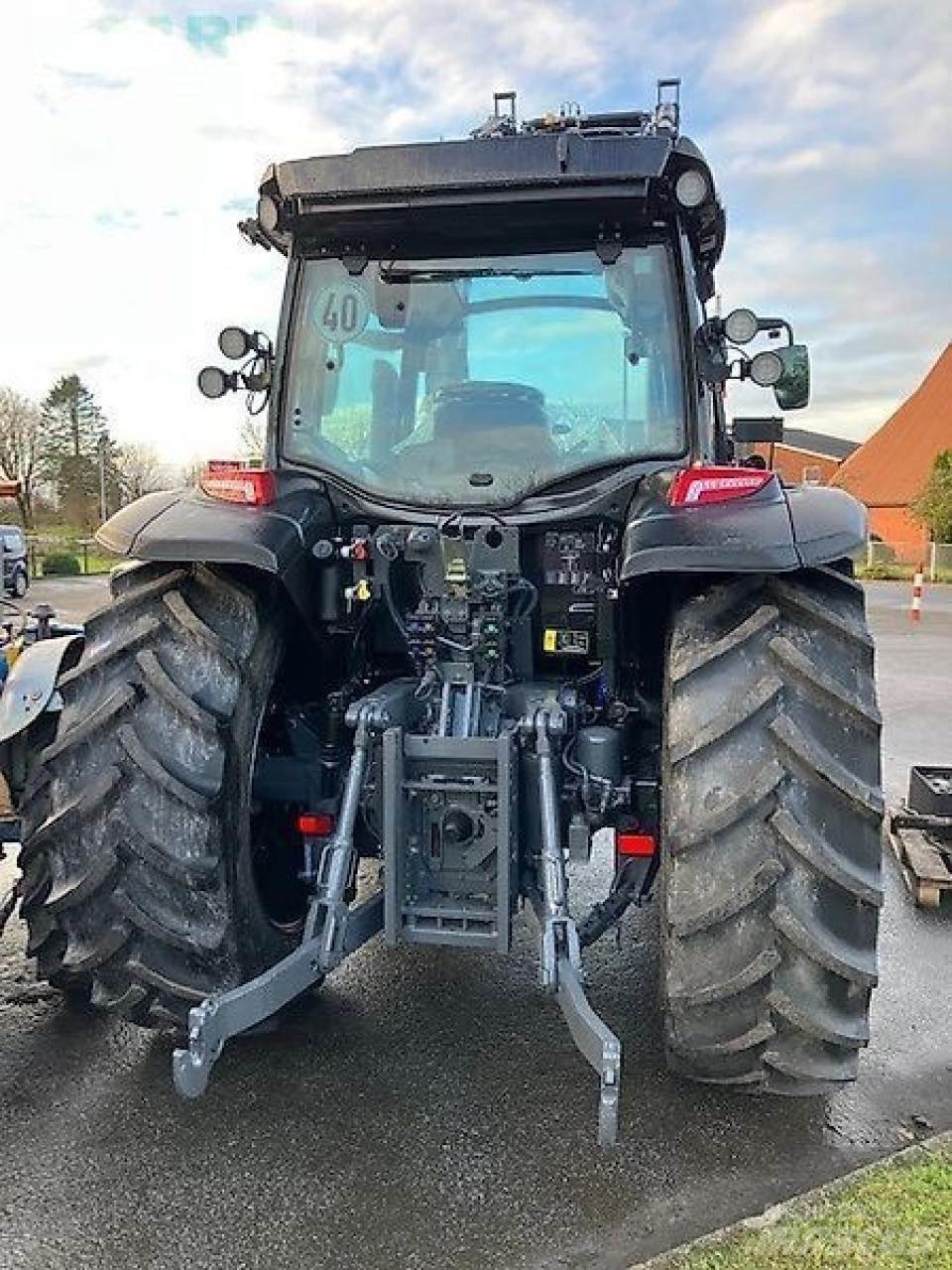 Valtra g135a Τρακτέρ