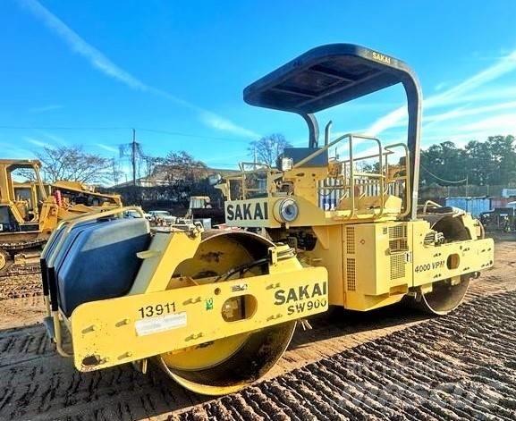 Sakai SW 900 Κύλινδροι με επίσωτρα με αέρα