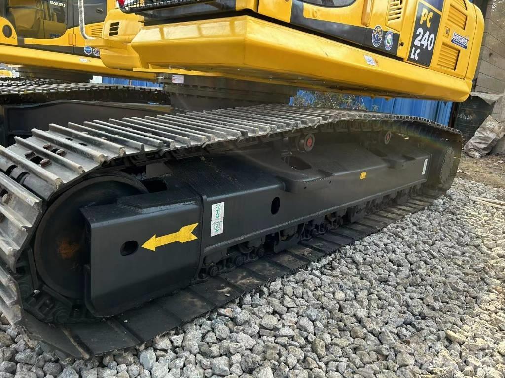 Komatsu 240-8 Εκσκαφείς με ερπύστριες
