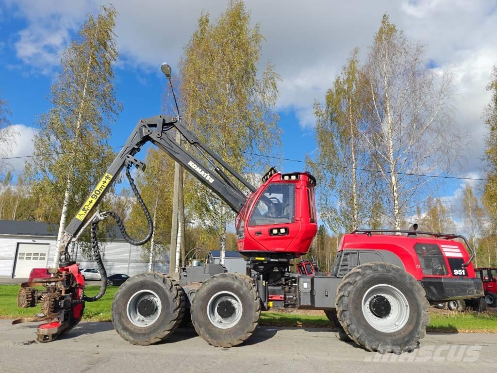 Komatsu 951 Θεριζοαλωνιστικές μηχανές