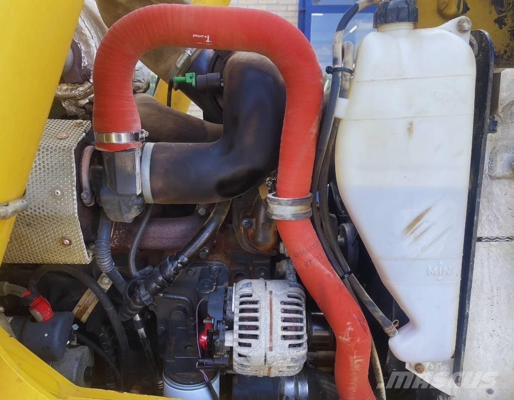 Komatsu WB 93 R-5 Εκσκαφείς Φορτωτές τύπου JCB