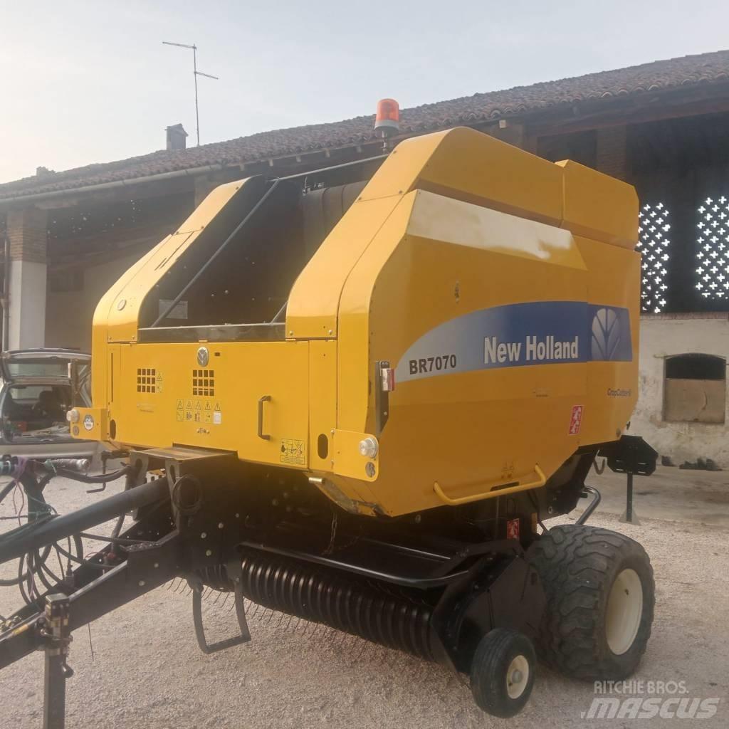 New Holland BR 7070 Πρέσες κυλινδρικών δεμάτων