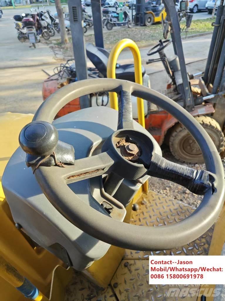 CAT CB 24 Οδοστρωτήρες διπλού κυλίνδρου