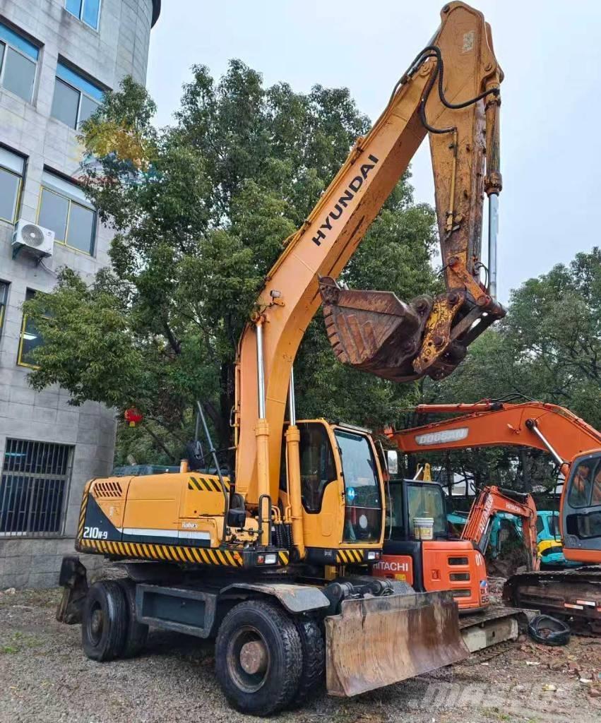 Hyundai r210w-9 Εκσκαφείς με τροχούς - λάστιχα