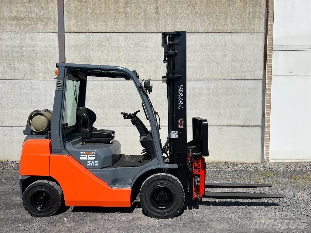 Toyota 02-8FGF25 Περονοφόρα ανυψωτικά κλαρκ με φυσικό αέριο LPG