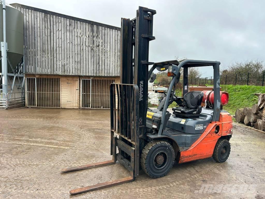 Toyota Tonero Περονοφόρα ανυψωτικά κλαρκ με φυσικό αέριο LPG