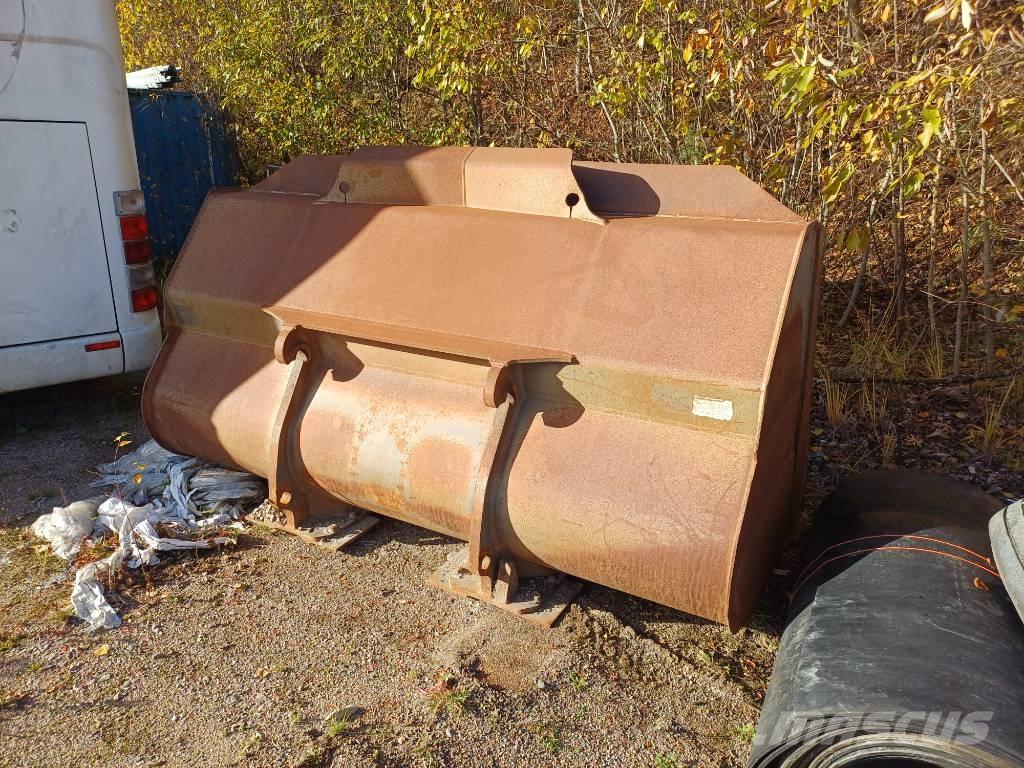 Volvo 120 Kauha Κουβάδες