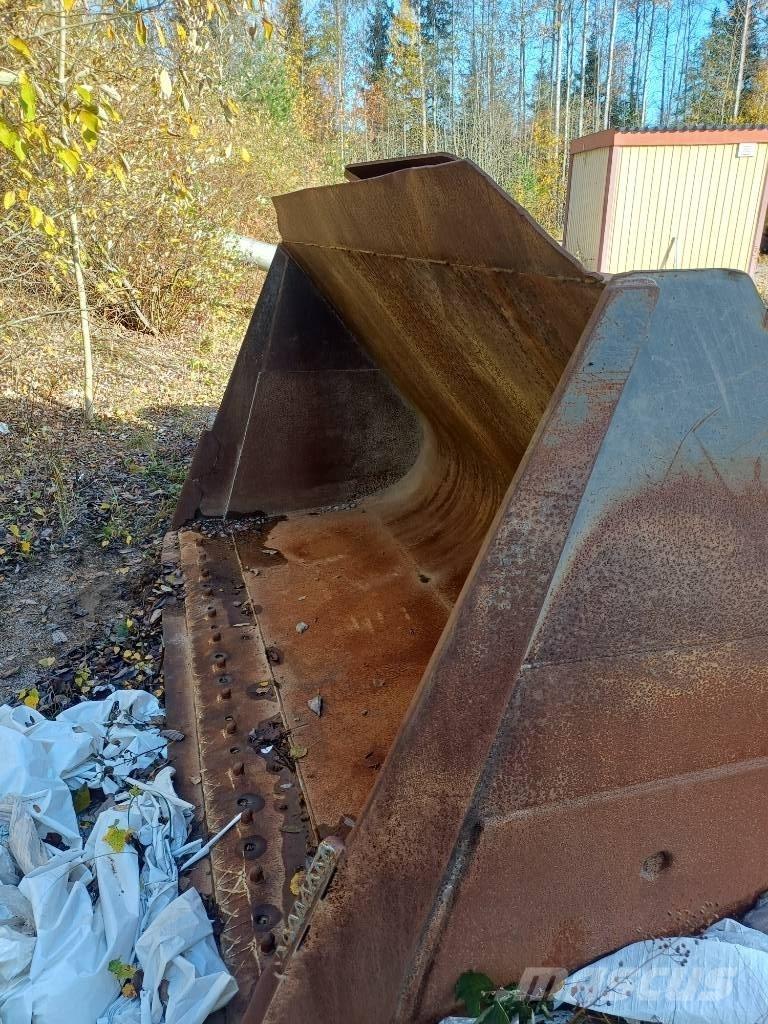 Volvo 120 Kauha Κουβάδες