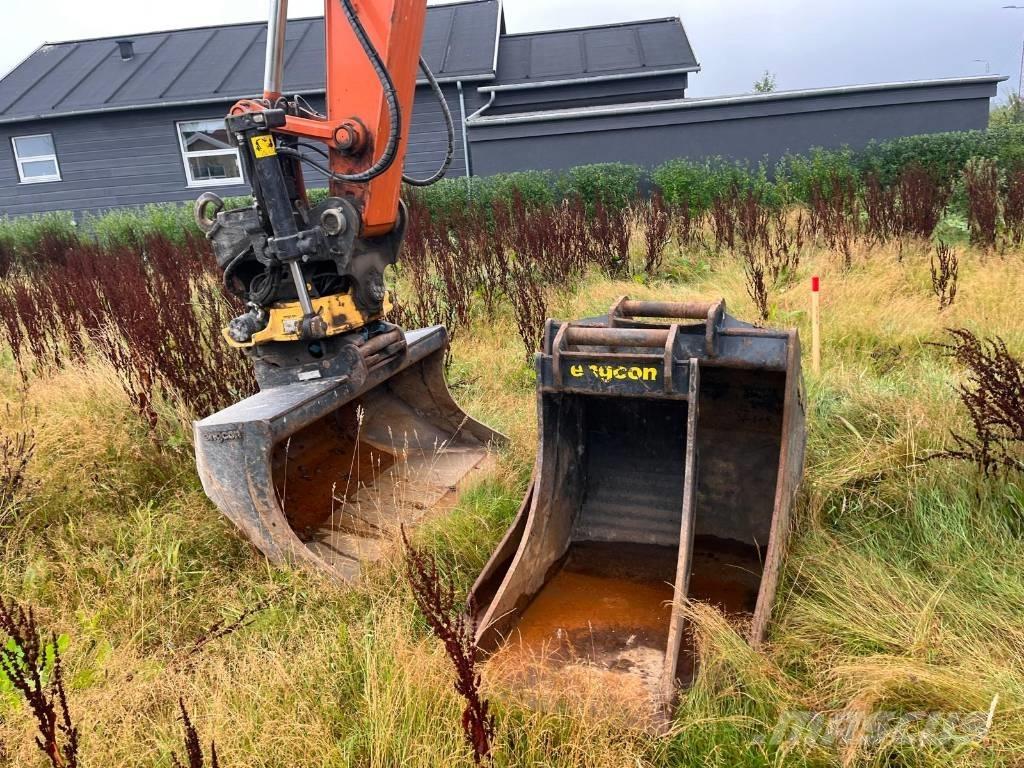 Hitachi ZX 135 US-7 Εκσκαφείς με ερπύστριες