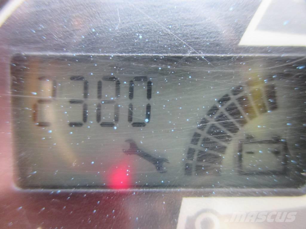 JLG Toucan 8 E Ανυψωτήρες με κατακόρυφους πυλώνες