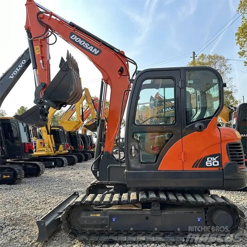 Doosan DX 60 Εκσκαφείς με ερπύστριες