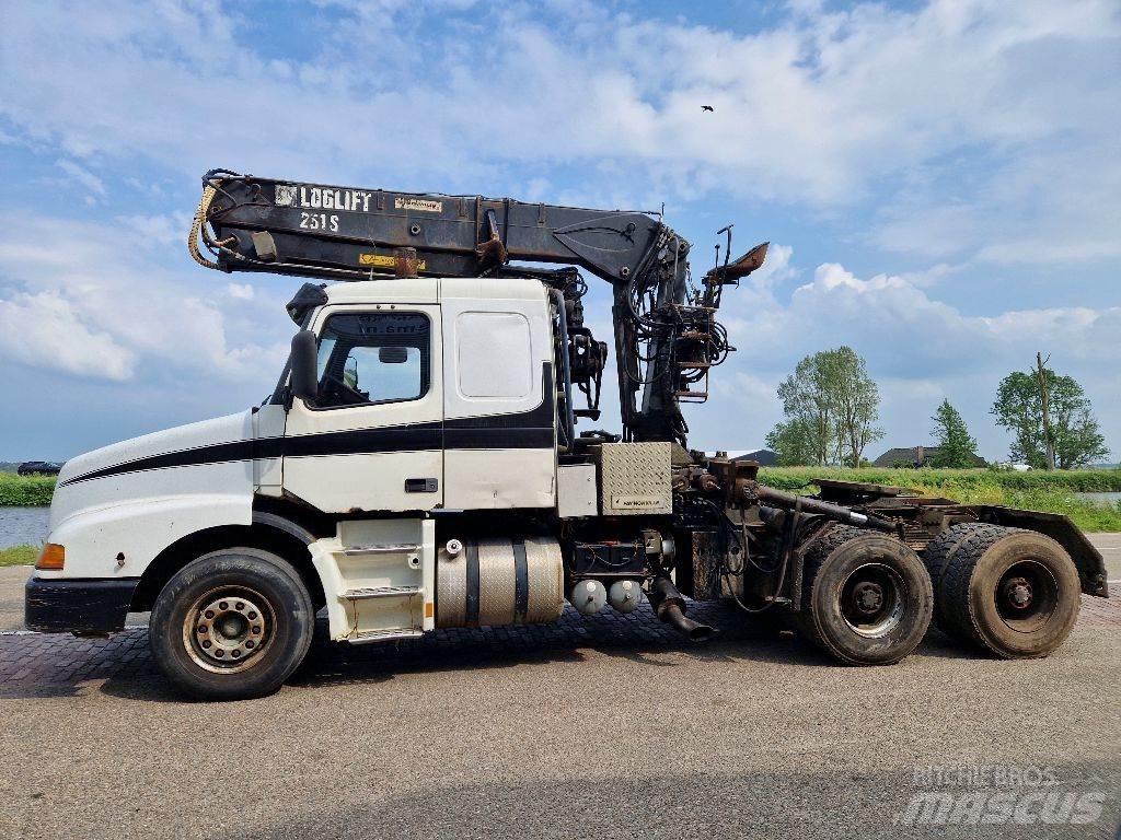 Volvo NH12.460 Τράκτορες