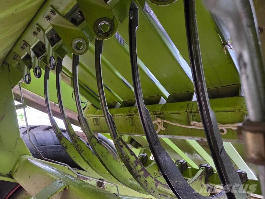 CLAAS Quandrant 2200 Πρέσες τετράγωνων δεμάτων