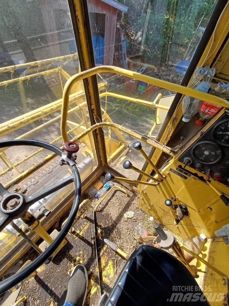 New Holland 8030 Θεριζοαλωνιστικές μηχανές