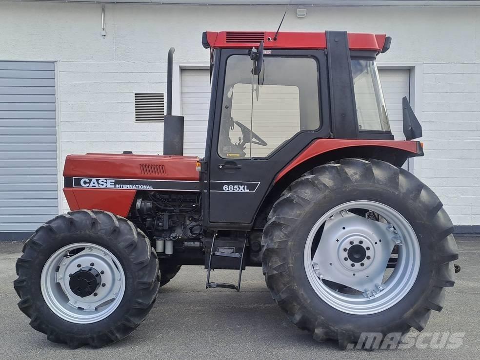 Case IH 685 XL Τρακτέρ