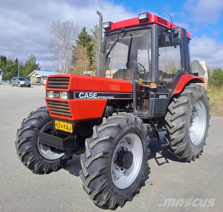 Case IH 685 XL Τρακτέρ