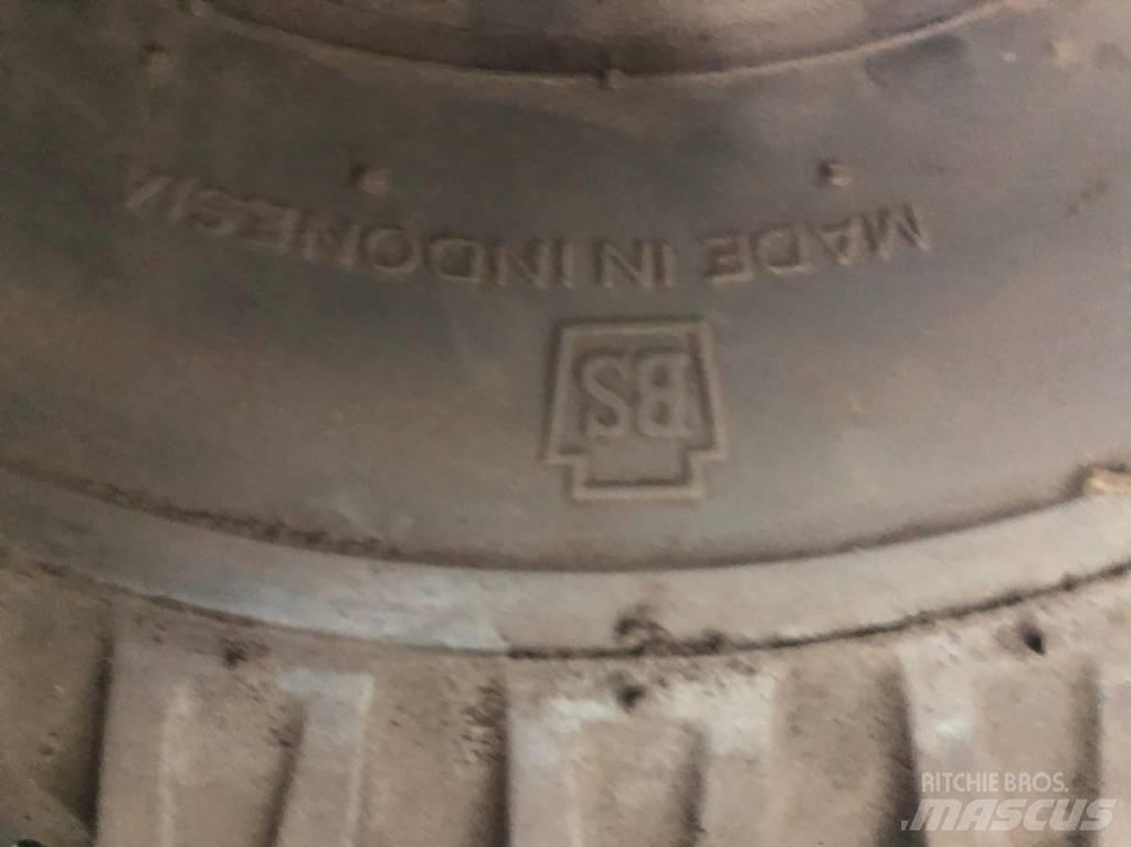 Bridgestone 21x8-9 Ελαστικά και ζάντες