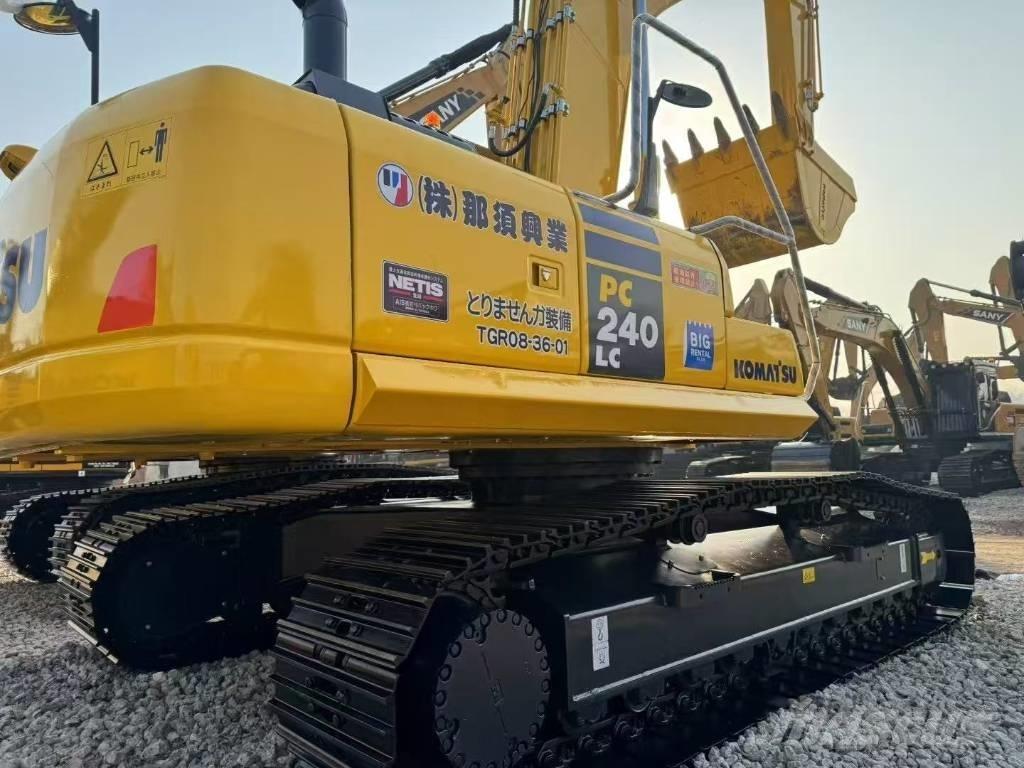 Komatsu 240-8N1 Εκσκαφείς με ερπύστριες