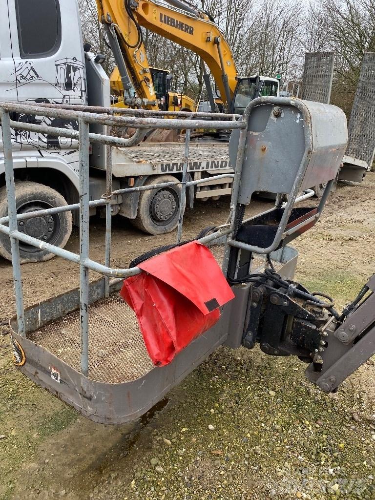 Manitou 180 ATJ Ανυψωτήρες με αρθρωτό βραχίονα